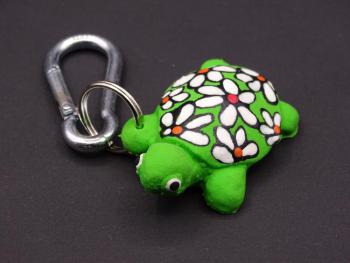 Schlüsselanhänger Kautschuk Schildkröte grün weisse Blumen